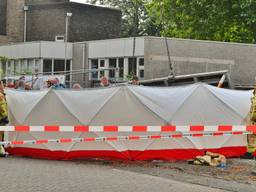 Direct werd de plek waar het slachtoffer lag afgeschermd (foto: Rico Vogels/SQ Vision Mediaprodukties).