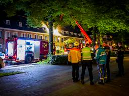 Diverse hulpverleners kwamen naar de 1e Franklinstraat in Eindhoven om de brand te bestrijden (foto: SQ Vision).
