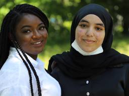 Faida (22) en Marwa (16) van jongerenraad WeSpeak