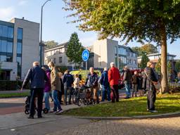 Het appartementencomplex werd vanwege de brand ontruimd (foto: Marcel van Dorst/SQ Vision).