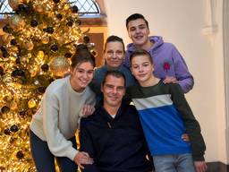 Richard Kluwen met zijn vrouw Mariëlle en hun drie kinderen (foto: Bas Haans Fotografie).