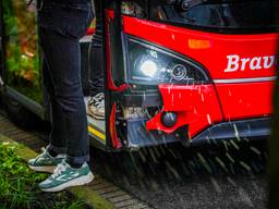 Voetganger geschept door stadsbus