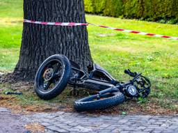 Jongen op fatbike raakt ernstig gewond bij botsing met auto