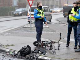 De scooter werd in de nacht in brand gestoken (foto: SQ Vision Mediaprodukties).