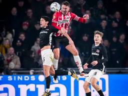 Luuk de Jong scoorde bij een tegenvallend PSV. (Foto: Ed van de Pol/Orange Pictures)