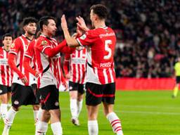 PSV-spelers vieren een treffer tegen HFC (foto: OrangePictures).