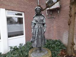 Standbeeld Mooie Keetje in Oosterhout (foto: Henk van Ingen).