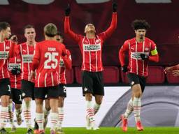 PSV-spelers vieren feest na de 1-0 van Carlos Vinícius (foto: ANP).