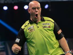 Michael van Gerwen op de goede weg (foto: Lawrence Lustig/PDC).