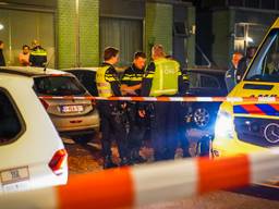 De politie onderzoekt wat er precies is voorgevallen op de Otterstraat in Eindhoven (foto: Sem van Rijssel/SQ Vision).