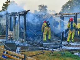 De schuur brandde volledig uit (foto: Rico Vogels/SQ Vision). 