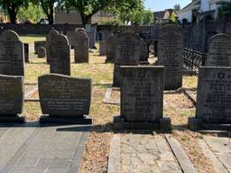 De joodse begraafplaats in Eindhoven is niet toegankelijk voor publiek (foto: Rogier van Son).
