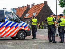 Volop politie in de wijk vrijdagavond (foto: Dave Hendriks/SQ Vision Mediaprodukties).