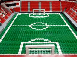 Milan van Zoggel bouwde het PSV-stadion in Eindhoven na met LEGO (foto: Milan van Zoggel).