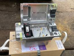 De sensor meet de trillingen in de hoogspanningslijn