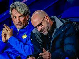 Peter Bosz met zijn assistent Rob Maas (foto: Marcel van Dorst).