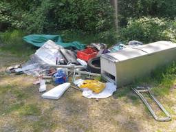 Een vrouw uit Oss dumpte zelfs haar hele huisraad (foto: Omgevingsdienst Brabant Noord).