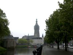 De Grote Kerk in Breda, nog langer in de steigers. (foto: Raoul Cartens)