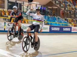 Harrie Lavreysen oppermachtig op het NK keirin (foto: Orange Pictures).