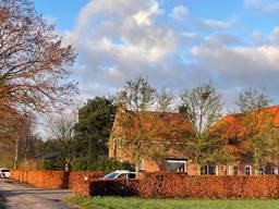 De boerderij ligt aan de rand van De Pannenhoefsebaan (foto: Tonnie Vossen).