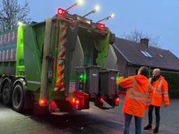 De schepen en wethouder legen de eerste kliko.