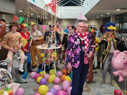 Sascha met zijn collega's tijdens de opnames (Foto: Fransen Gerrits)