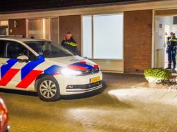 Man ernstig gewond na conflict in huis, twee verdachten opgepakt