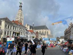 Hardlopen in hartje Breda tijdens de Singelloop (foto: René van Hoof).