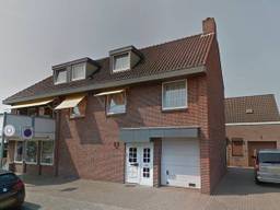 De politie deed een inval in dit huis in Sint Willebrord (beeld: Google Streetview).