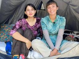 Buitenlandse studenten Noam en Adèle wonen noodgedwongen in een tent (foto: Studio040).