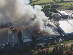 De grote brand in Beugen gefilmd vanuit de lucht