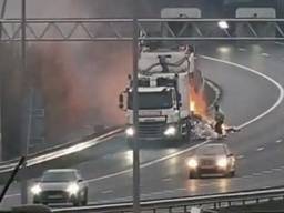 Vrachtwagen in brand op de A58 (foto: Rijkswaterstaat).