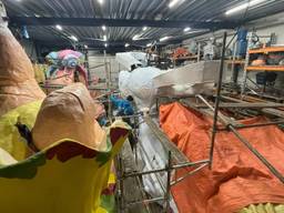 Er wordt hard gewerkt in de loods van BC De Waterstraot.