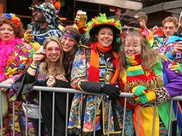 Het was vaak dringen bij het carnaval in Breda.