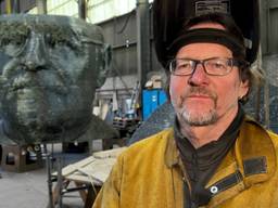 Andreas Hetfeld met op de achtergrond het beeld van Gerard Philips (foto: Jan Peels)