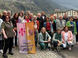 Groep mensen uit Aarle-Rixtel haalt eeuwenoud boek op in Florence (privéfoto)
