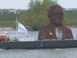 Beeld van Gerard Philips onderweg op de Waal naar Eindhoven (foto: Jan Peels)