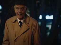 Frits Philips loopt door 'zijn stad' en zag dat het goed was (foto: YouTube/Philips).