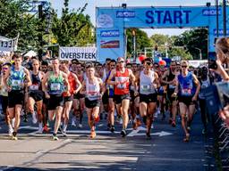 Die allereerste meters van de Singelloop zijn misschien wel het spannendst (foto: Marcel  van Dorst).