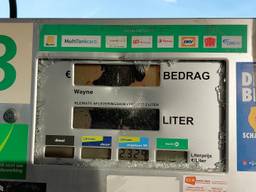 Vernielingen bij het tankstation aan de Sint Teunislaan (foto: Tom Berkers)