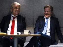 Geert Wilders en Pieter Omtzigt in het gebouw van de Tweede Kamer (foto: ANP)