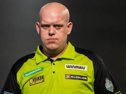 Michael van Gerwen had last van zijn maag en vertrok zonder iets te zeggen