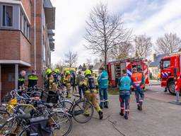 Een pand in Waalwijk moest worden ontruimd doordat een wasdroger in brand vloog (foto: SQ Vision/Iwan van Dun). 