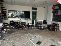 De schade in de winkel (foto: Floortje Steigenga).