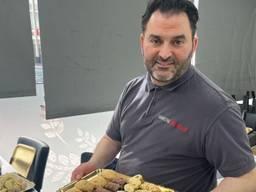 Het druk bij de bakker op de laatste dag van de Ramadan