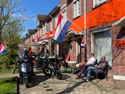 Deze straat in Breda is nu al oranje versierd voor het EK voetbal