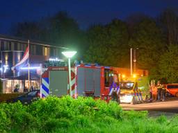 Hotel Fletcher aan de Schansdijk in Zevenbergen ontruimd nadat vier medewerkers van de keuken onwel werden