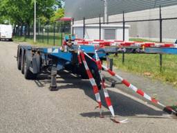 De politie hebben linten aan de trailer gemaakt (foto: Wijkagenten Etten-Leur).