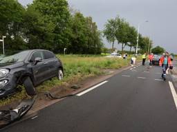 De auto's in Oploo raakten zwaar beschadigd (foto: SK-Media).