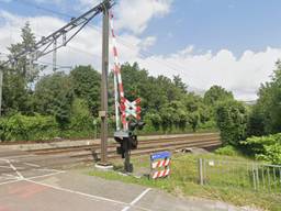 Een spoorwegovergang in Vught aan de Spoorlaan (foto: Google Maps).